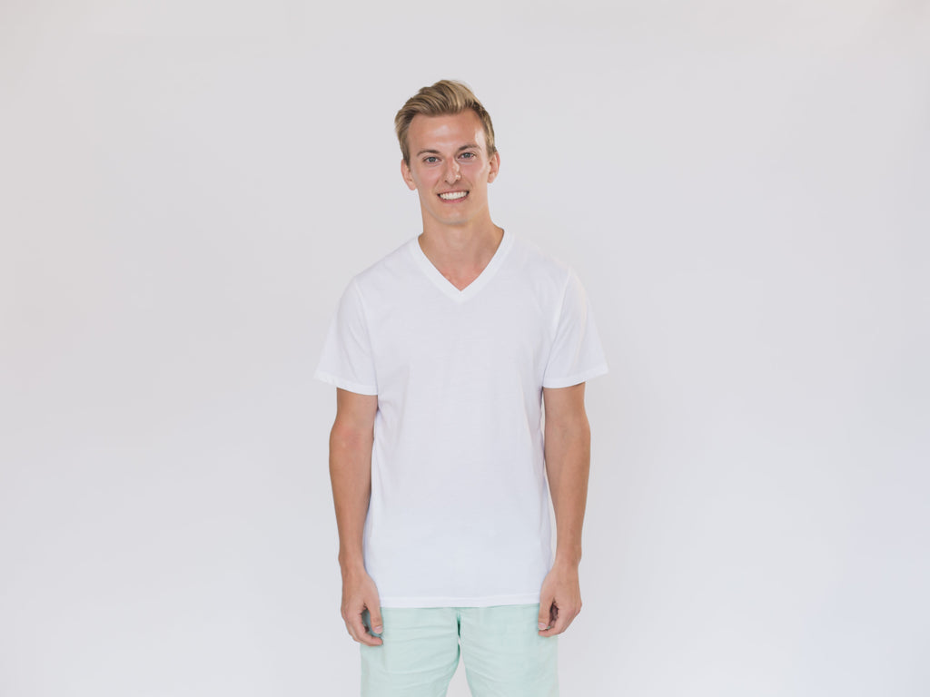Men make simple white T shirt